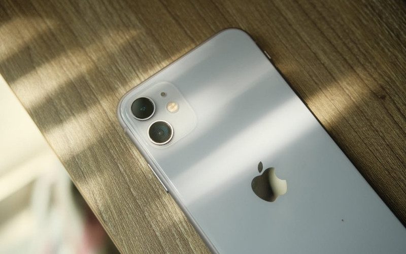 Learn how to get a free iphone 11 through the government Lifeline program if you qualify