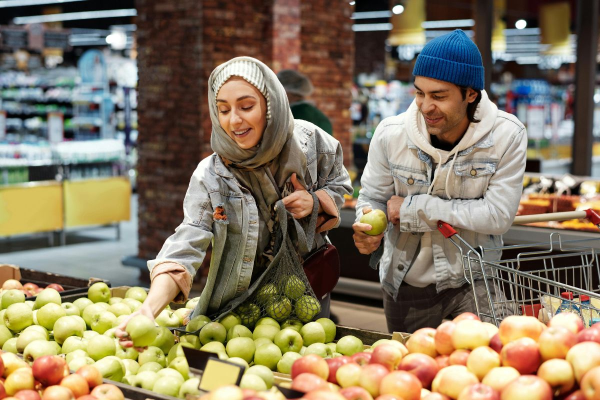 A couple grocery shopping together, reflecting the impact of Texas SNAP income limits on household spending.