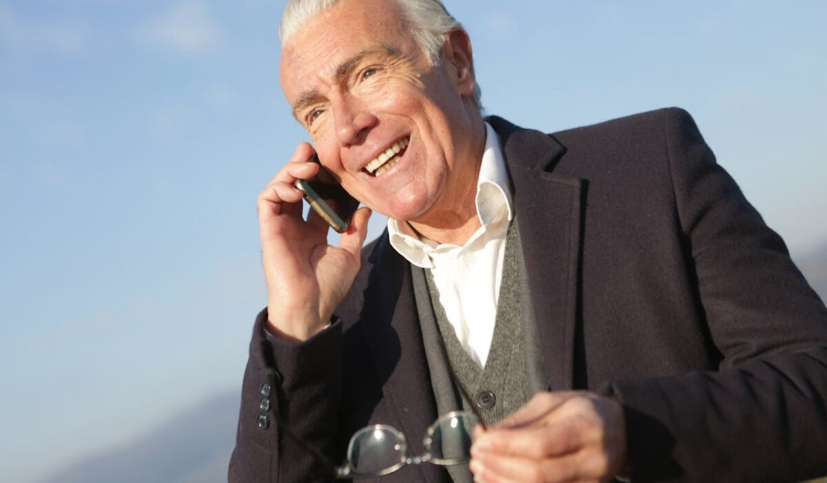 Discover the application process to get a free iPhone 7 through government programs for 2026