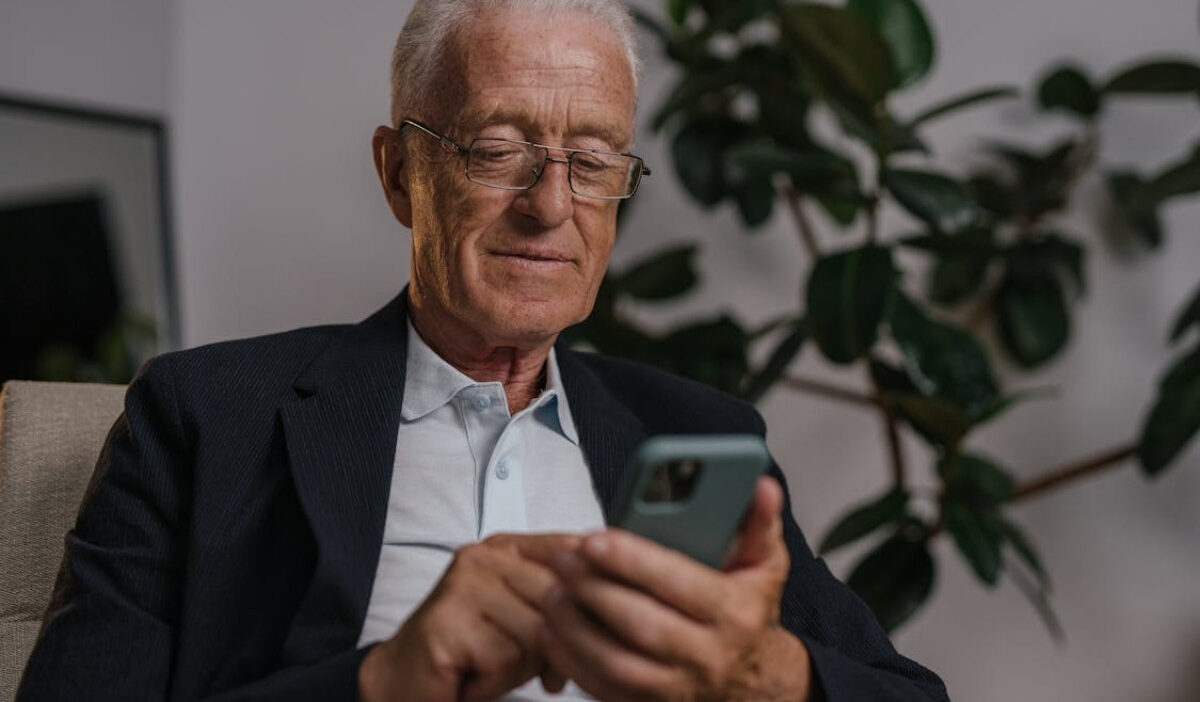 Complete guide explaining iphone 13 free programs and eligibility details