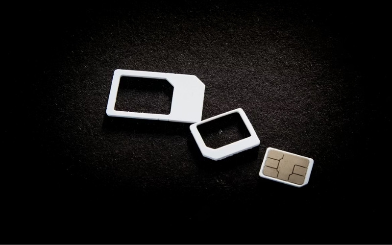 SIM card and tray components represent sim free iphone network independence