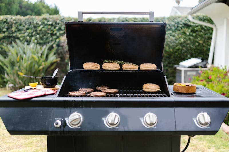 how-long-to-grill-burgers-gas-vs-charcoal