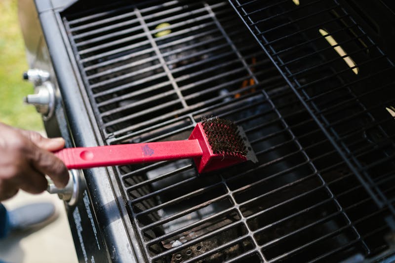 how-to-clean-a-grill-without-damaging-surfaces
