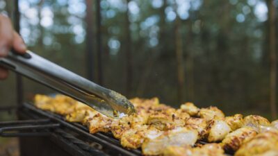 how long to grill boneless chicken thighs