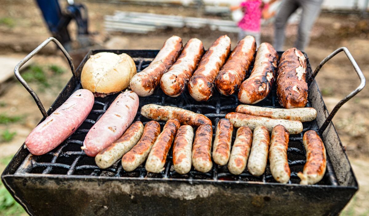how long to grill brats