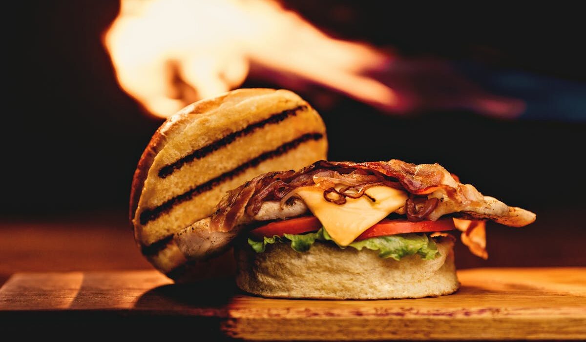how long to grill burgers