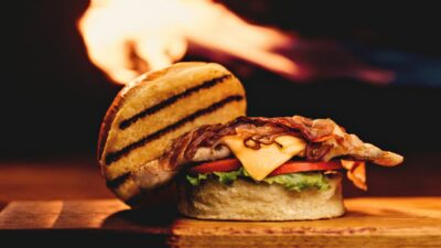 how long to grill burgers