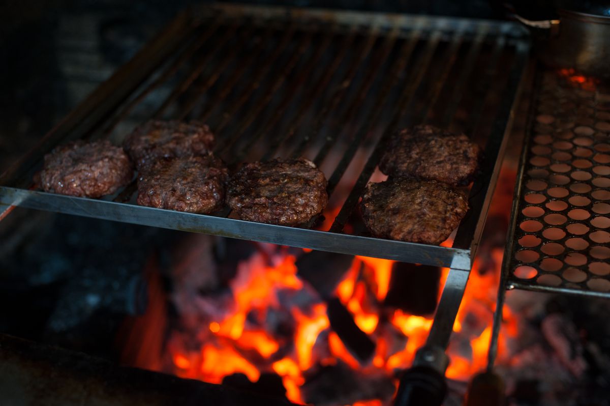 how long to grill hamburgers
