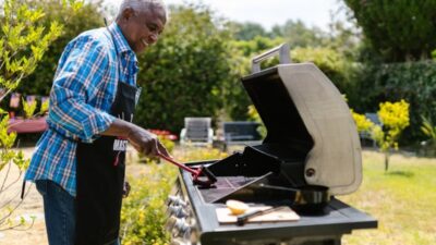 how to clean grill grates easily for grease, burnt food, and rust