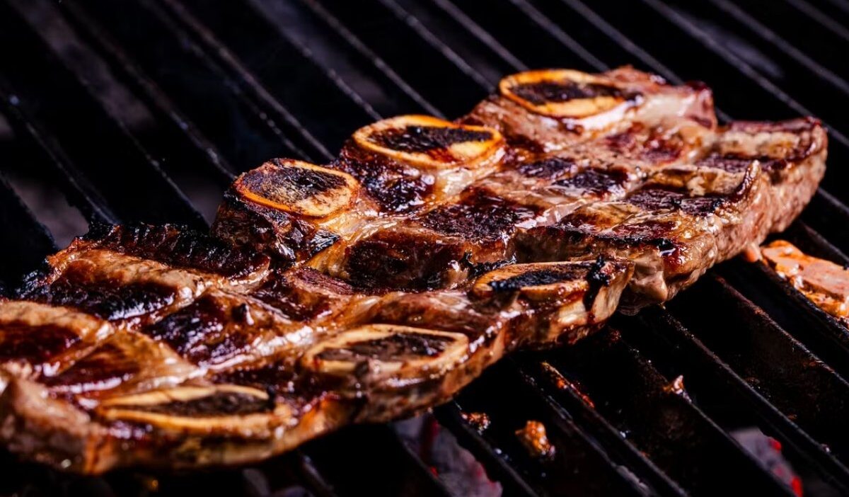 how to cook ribs on the grill with smoky charred surface and tender meat