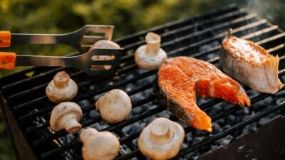 how to cook salmon on the grill with crispy skin, tender flaky flesh