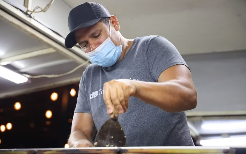 how to properly clean a blackstone grill with a griddle scraper