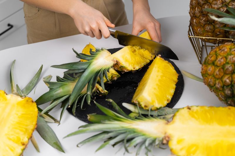 how-to-grill-pineapple-preparation-stage