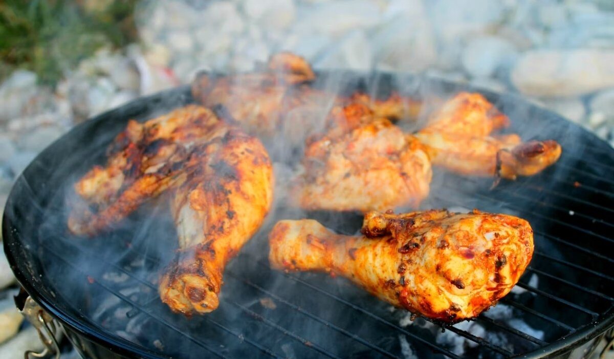 How long to grill chicken drumsticks for juicy meat with crispy, evenly cooked skin