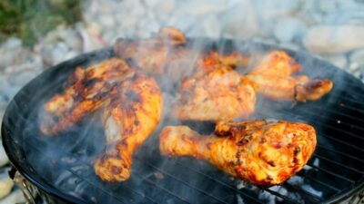 How long to grill chicken drumsticks for juicy meat with crispy, evenly cooked skin