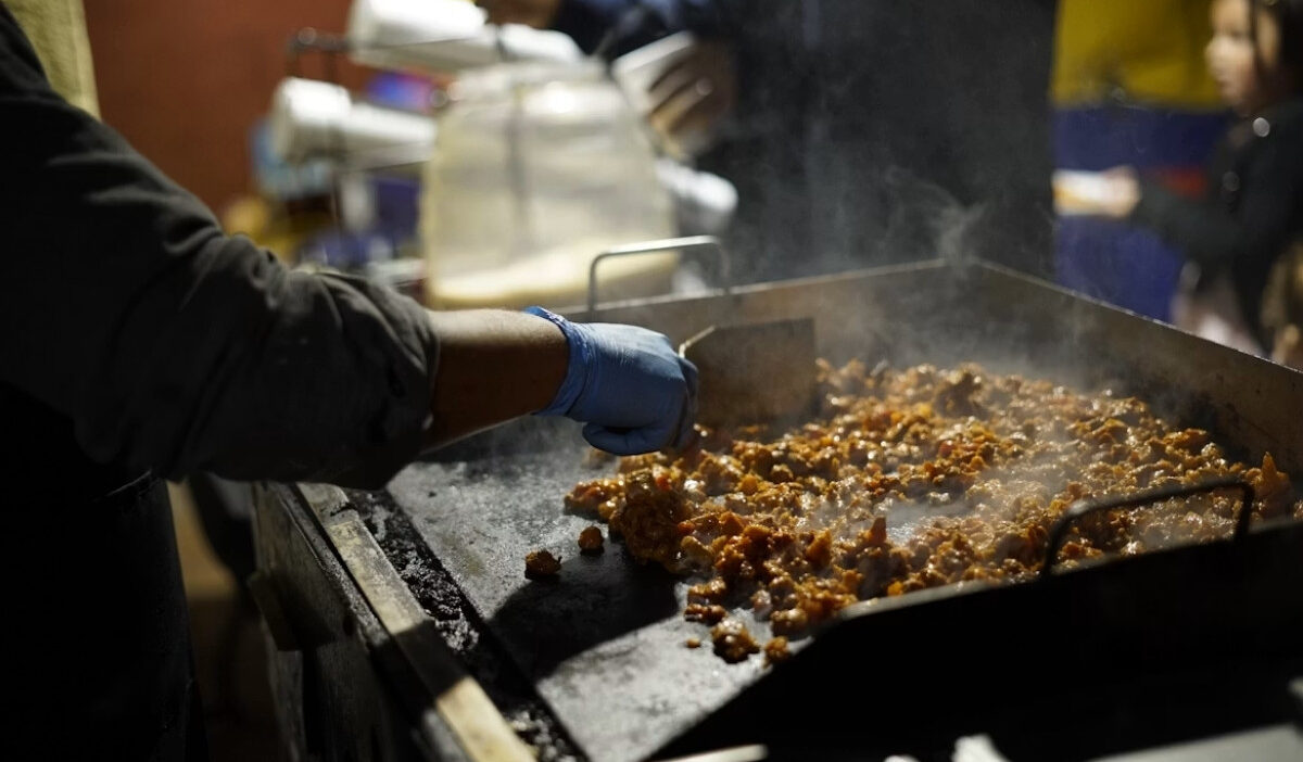 How to clean a flat top grill while protecting the seasoning layer