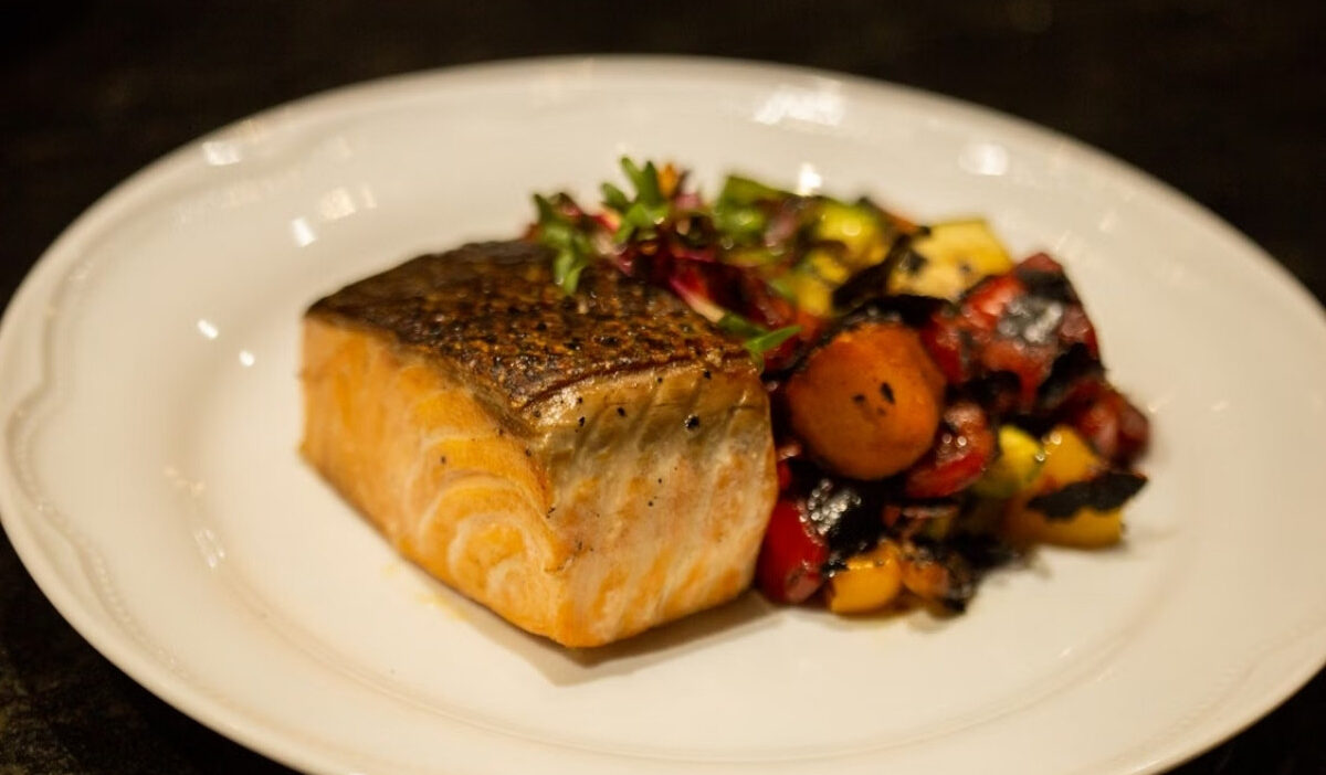 How to cook salmon on the grill with skin for crispy skin