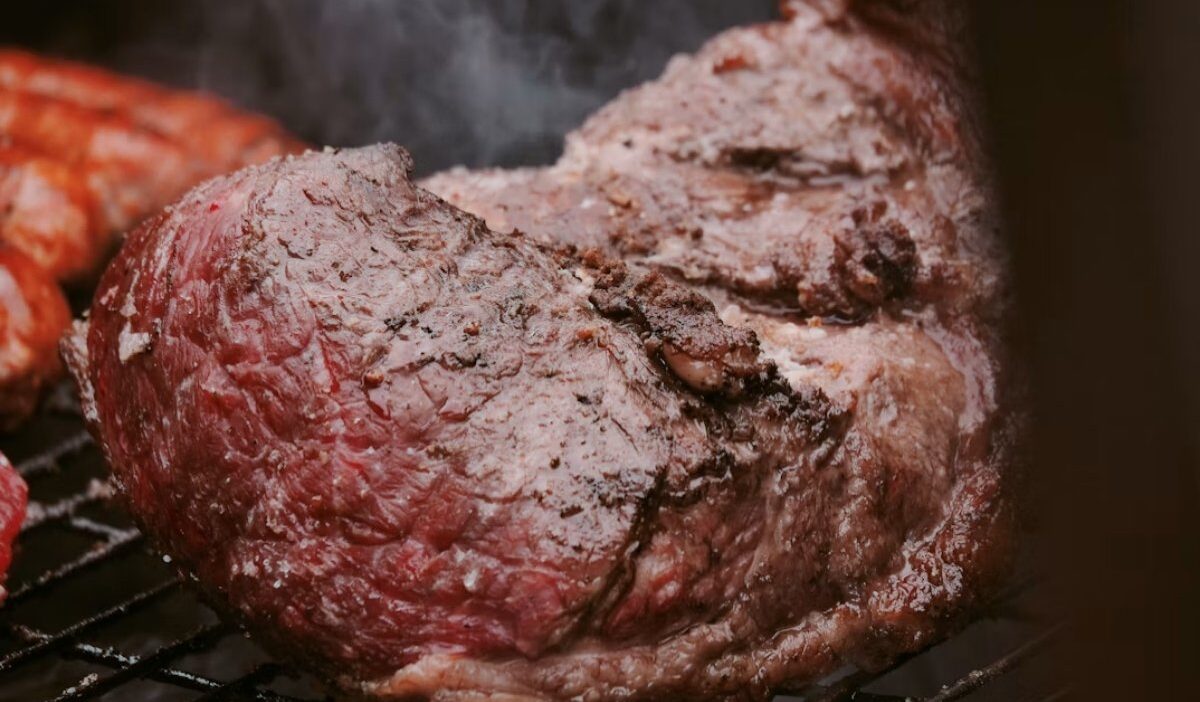 How to cook tri tip on grill with a juicy center and a flavorful charred crust