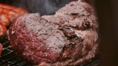 How to cook tri tip on grill with a juicy center and a flavorful charred crust