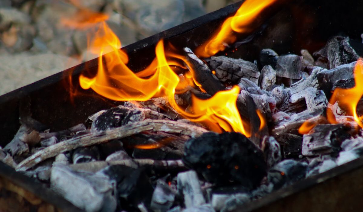 how-to-use-a-charcoal-grill