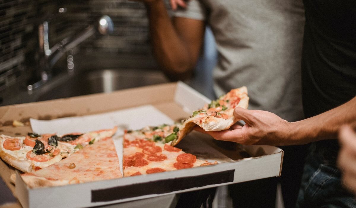 how-long-does-pizza-last-in-the-fridge