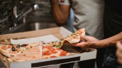 how-long-does-pizza-last-in-the-fridge