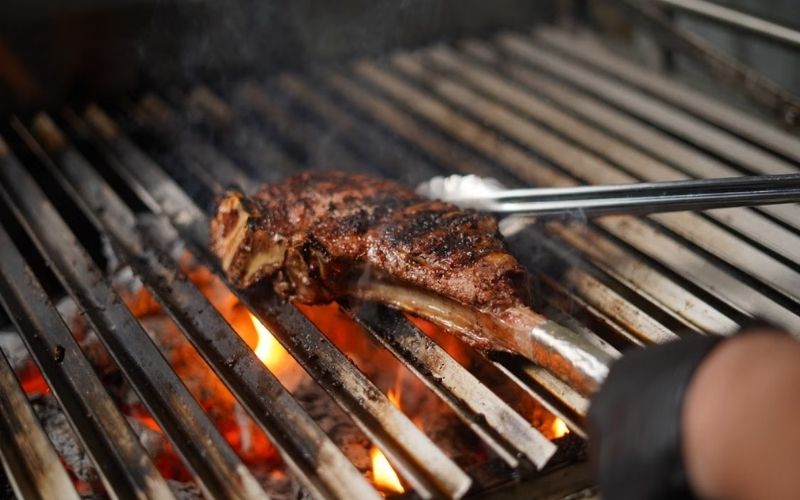 How to grill a tomahawk steak develops a deeper brown crust during searing