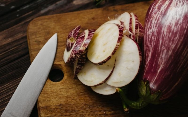 How to grill eggplant with sliced planks prepared for a gas grill method