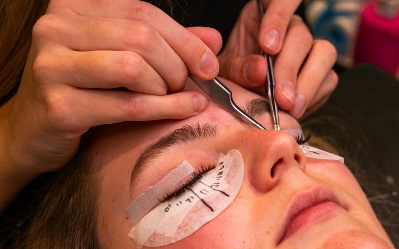 How long do lash extensions last before a refill is needed