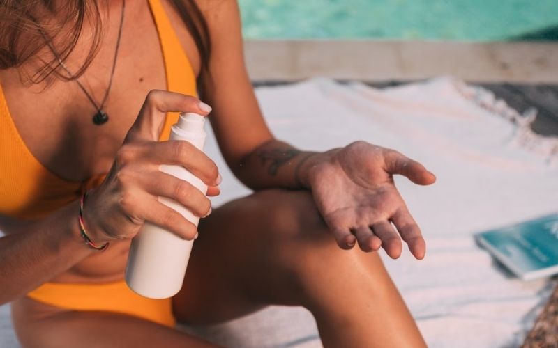 How long does a spray tan last with sunscreen?