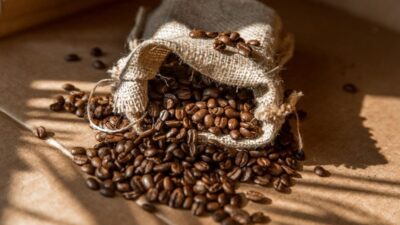 How long does coffee last across beans, grounds, instant coffee, and brewed coffee