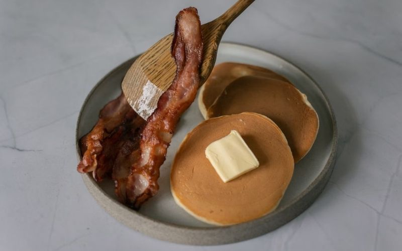 How long does cooked bacon last in the fridge under proper storage conditions?